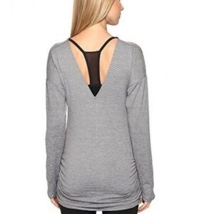 Lucy Women’s Gray Manifest Long Sleeve V-Back Ruched Sides Tunic Top Size 1X